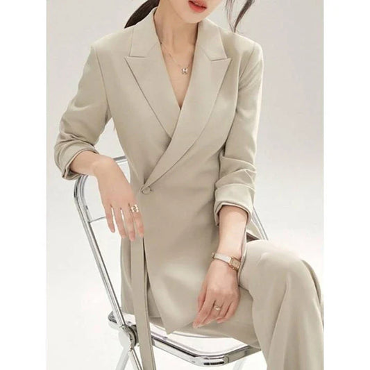 Elegant vintage-inspired two-piece office suit with tailored blazer and high-waisted trousers in premium polyester fabric