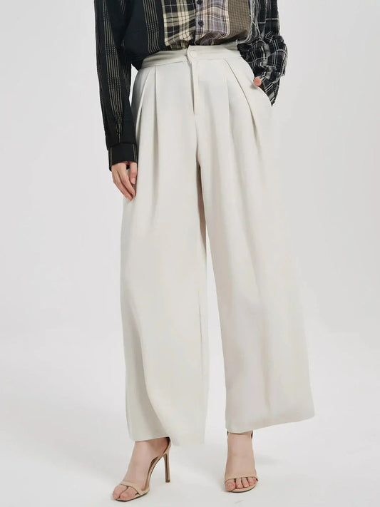 Elegant wide-leg trousers with high waist, perfect for stylish women's summer wardrobe