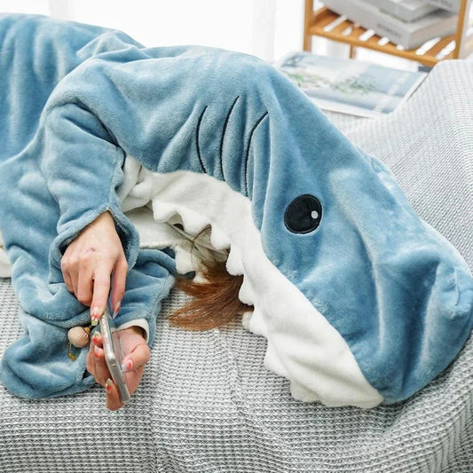 Cosy shark-themed cartoon sleeping bag pajamas and shawl in blue, made of soft flannelette fabric