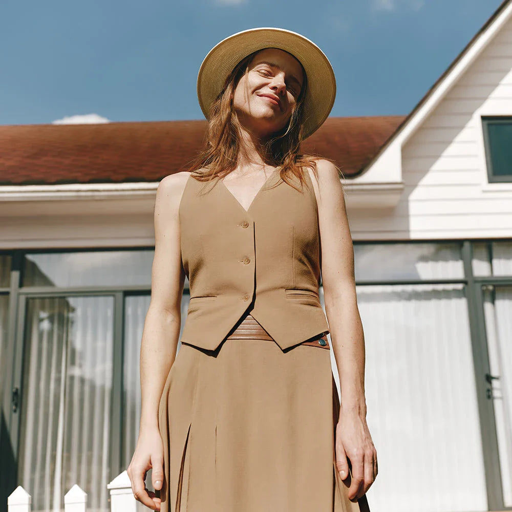 A refined silk-wool blend sleeveless vest with a smart collared V-neckline and single-breasted closure, offering versatile style and comfort.