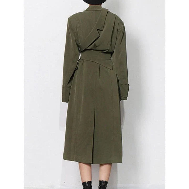 Elegant high-waist windbreaker trench coat for women in a classic British style with removable sleeves and a single-breasted closure