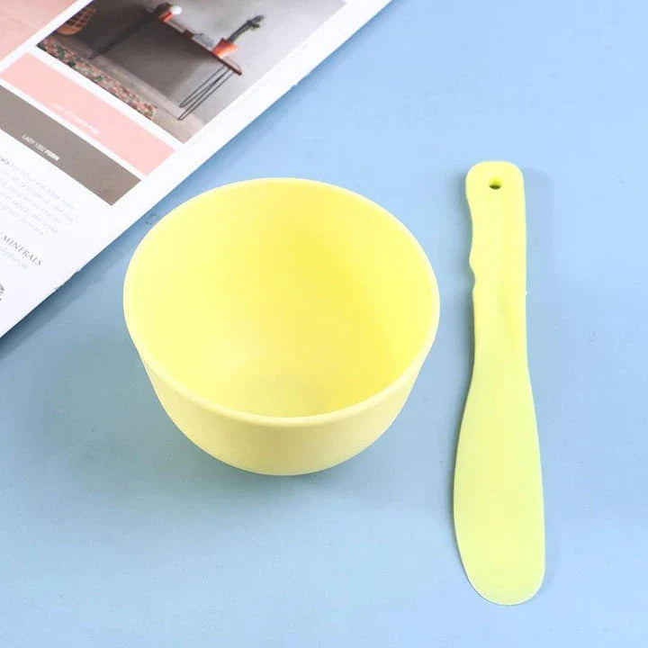 A set of high-quality tools for mixing, stirring, and applying homemade facial masks at home or on the go.
