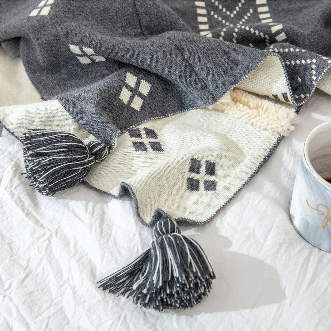 Cosy cotton tufted throw blanket with a geometric pattern and tassels in a soft yellow colour