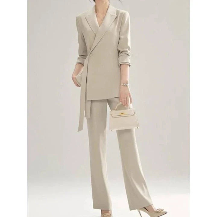 Elegant vintage-inspired two-piece office suit with tailored blazer and high-waisted trousers in premium polyester fabric