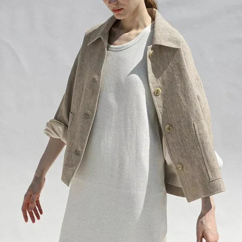 Elegant and versatile cotton-linen blazer in a classic design, perfect for autumn and year-round wear.