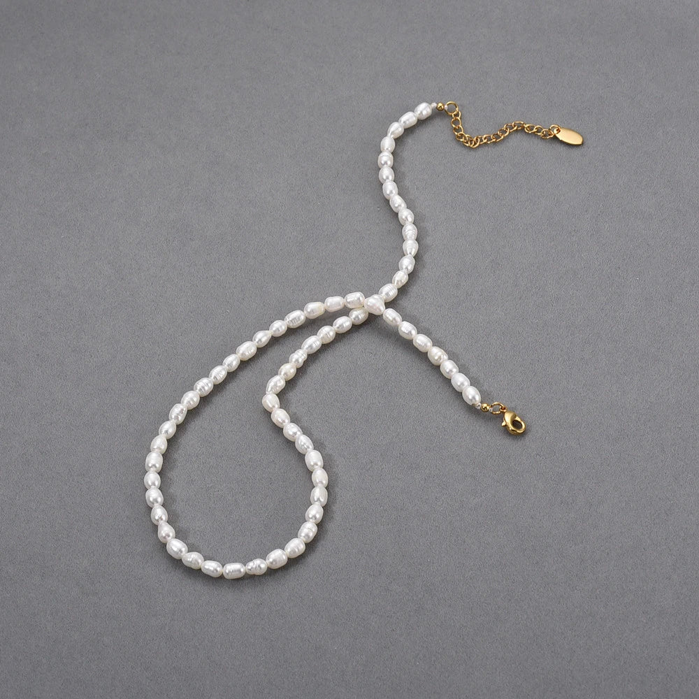 Elegant freshwater pearl necklace with 18K gold-plated copper frame and adjustable chain length