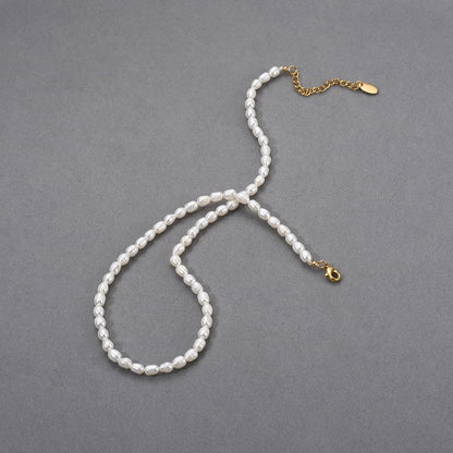 Elegant freshwater pearl necklace with 18K gold-plated copper frame and adjustable chain length