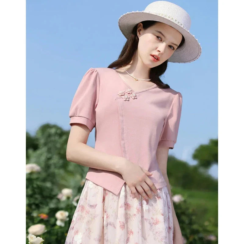 Elegant British-Chinese style women's t-shirt with v-neck and puff sleeves in peach pink colour
