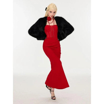 Elegant fishtail corset dress with spaghetti straps, perfect for formal events and special occasions