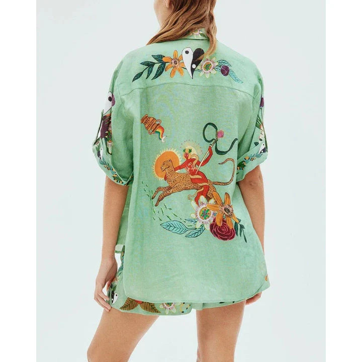 Elegant floral print 2-piece summer vacation outfit with short-sleeved top and matching shorts