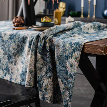 Elegant blue jacquard floral tablecloth with a durable and dustproof design, perfect for dining tables, coffee tables, and more.
