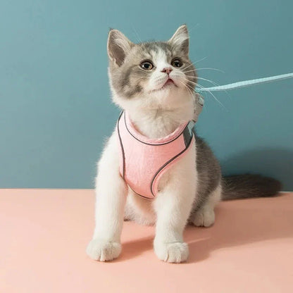 Cosy cat and dog harness and leash set in pink suede fabric for comfortable and stylish walks