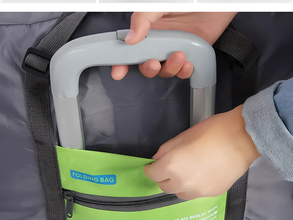 Spacious and foldable envelope-style travel bag with ample 32-litre capacity and lightweight, durable construction